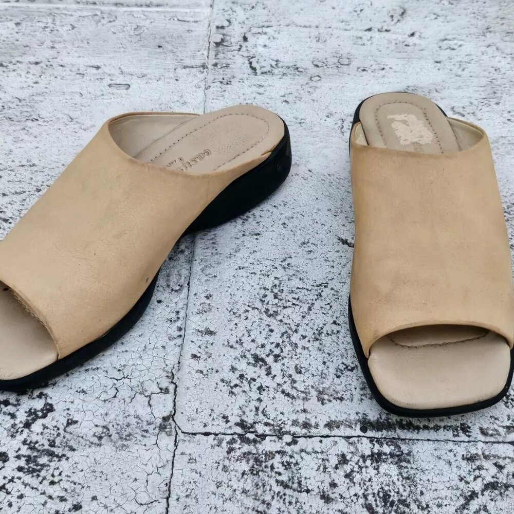 Easy Spirit Women Sandal Beige Leather Upper Slides Shoes Size 6 - Picture 3 of 9